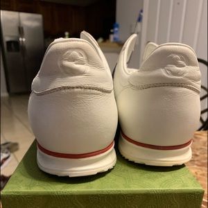 Gucci sneakers men’s 11 great condition no scratches or stains